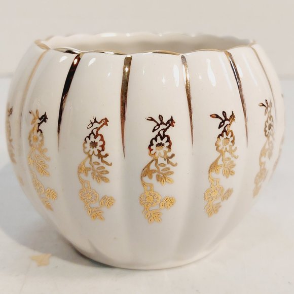 Vtg Gibsons Staffordshire Creamer and Sugar Set model #W777 - Picture 3 of 6